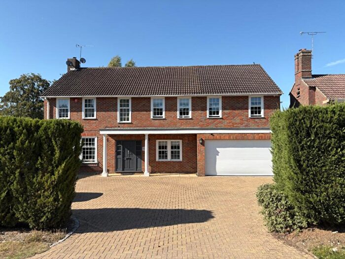 5 Bedroom Detached House For Sale In Wood End Close, Farnham Common, SL2