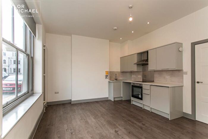 3 Bedroom Flat To Rent In Goldstone Street, Hove, BN3