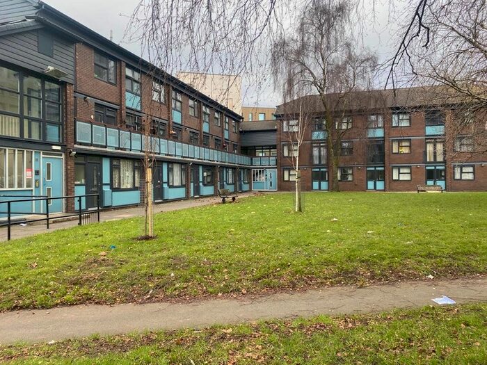 3 Bedroom Maisonette To Rent In Hollingworth Close, Stockport, SK1
