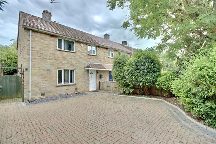 3 Bedroom End Of Terrace House For Sale In Milton Road, Cowplain, Waterlooville, PO8