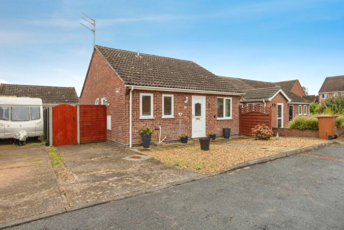 2 Bedroom Detached Bungalow For Sale In Oaklands Close, Attleborough, NR17