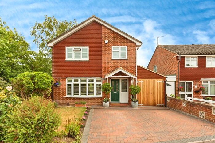 4 Bedroom Detached House For Sale In Rowland Way, Aylesbury, HP19
