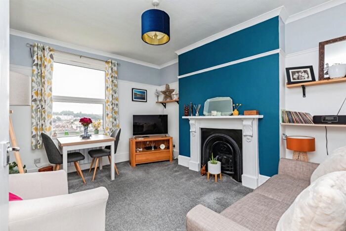 1 Bedroom Flat For Sale In Braybrooke Road, Hastings, TN34