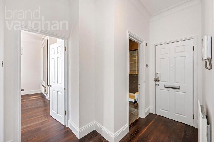 1 Bedroom Flat For Sale In Devonshire Place, Brighton, East Sussex, BN2