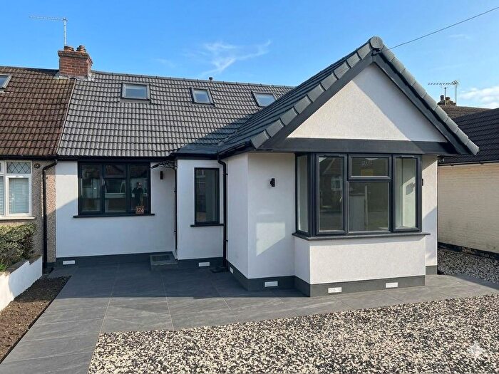 4 Bedroom Semi Detached Bungalow For Sale In Herlwyn Avenue, Ruislip, HA4