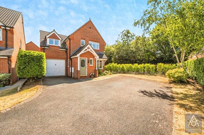 3 Bedroom Detached House For Sale In Embleton Way, Buckingham, Buckinghamshire, MK18