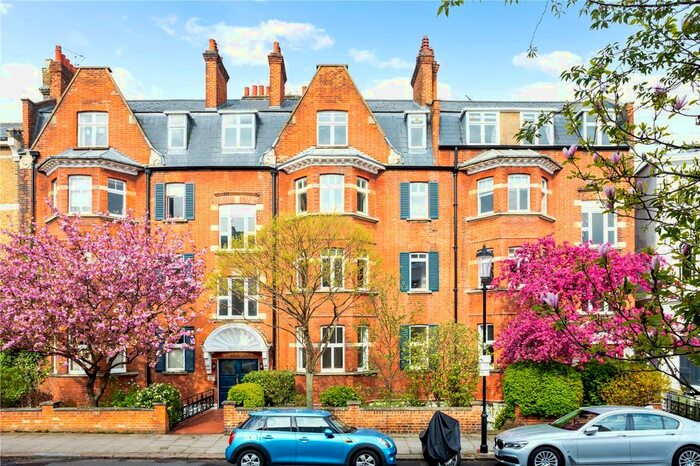 3 Bedroom Flat To Rent In Crescent Mansions, Elgin Crescent, London, W11