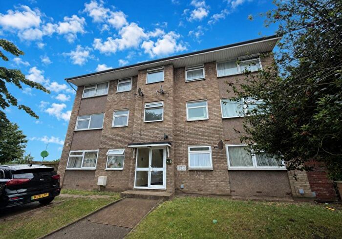 2 Bedroom Flat For Sale In B Whalebone Lane South, Dagenham, Essex, RM8