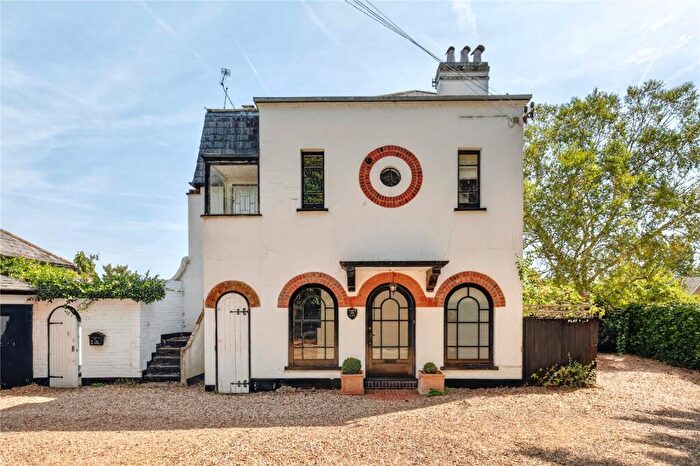 2 Bedroom Apartment For Sale In Station Road, Ascot, Berkshire, SL5