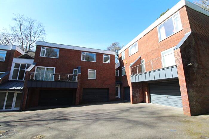 3 Bedroom Apartment To Rent In Whinslee Drive, Lostock, Bolton, BL6