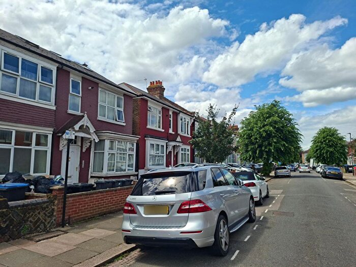 1 Bedroom Flat To Rent In Sidney Avenue, London, N13