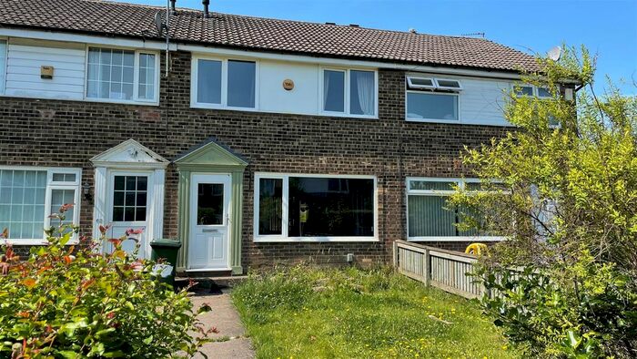 3 Bedroom Town House To Rent In Cheltenham Road, Bradford, BD2