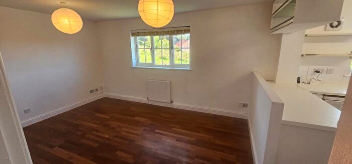 2 Bedroom Flat To Rent In Wensleydale Mews, Leeds, West Yorkshire, LS12