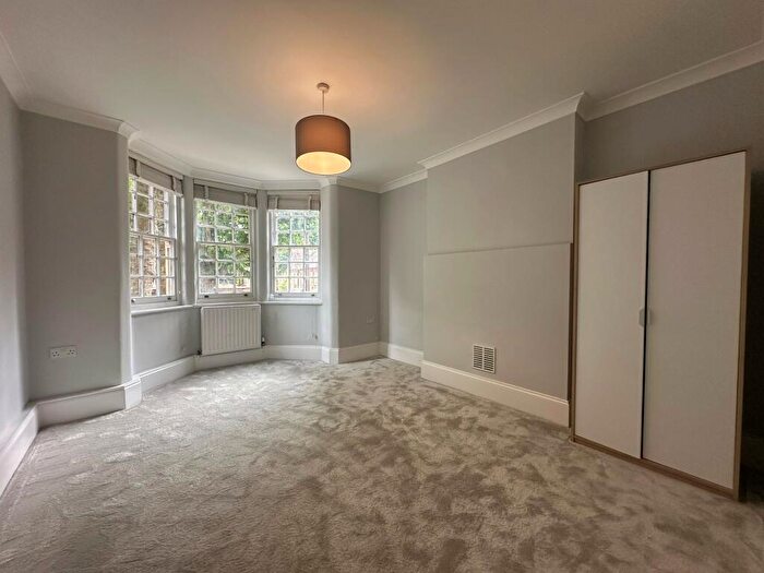 2 Bedroom Apartment To Rent In Villa Street, London, SE17