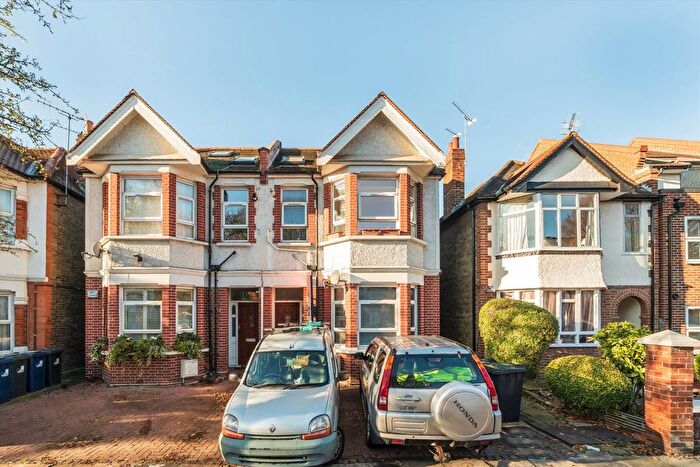 3 Bedroom Flat For Sale In Agnes Road, Acton, W3