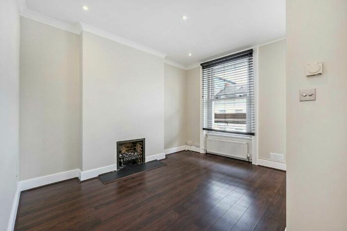 2 Bedroom Flat To Rent In Russell Gardens, London, W14