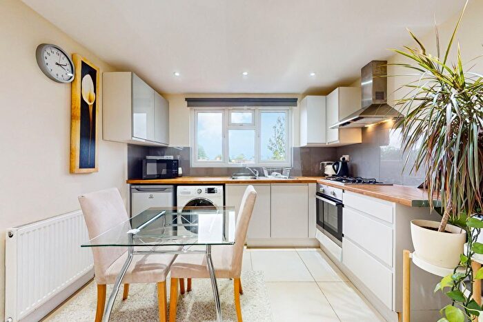 Studio To Rent In Greenfield Gardens, London, NW2