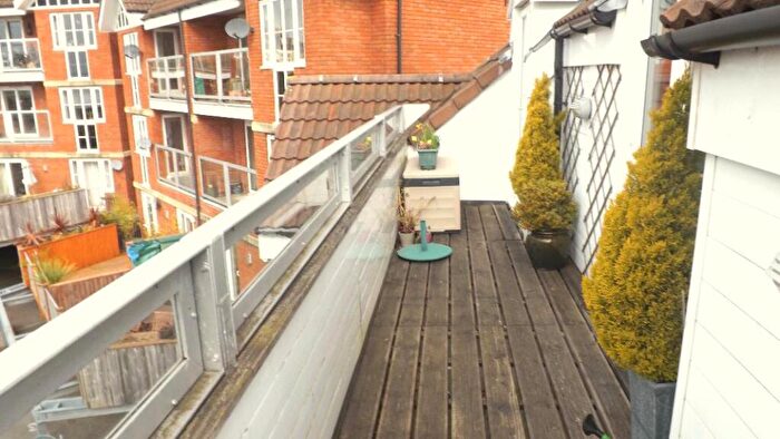 2 Bedroom Apartment To Rent In Newland Heights - St Andrews, BS7