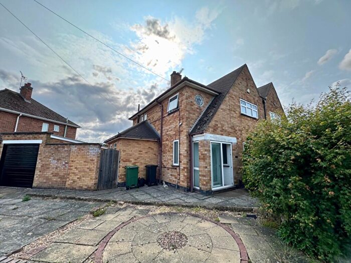 3 Bedroom Semi-Detached House To Rent In Saltersgate Drive, Birstall, Leics, LE4