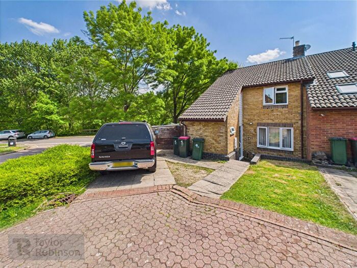 3 Bedroom End Of Terrace House For Sale In Hobbs Road, Broadfield, Crawley, RH11