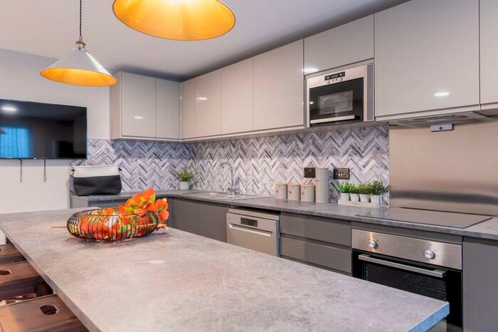 6 Bedroom Flat To Rent In - Gloucester Road, Bristol, BS7