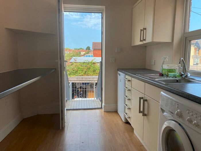 Studio To Rent In Cheddon Road, Taunton, TA2