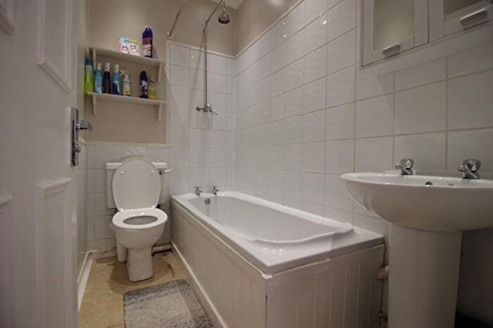 1 Bedroom Flat To Rent In Linkfield Lane, Redhill, RH1