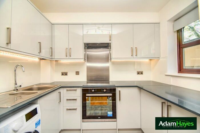 1 Bedroom Flat To Rent In Christchurch Avenue, North Finchley, N12