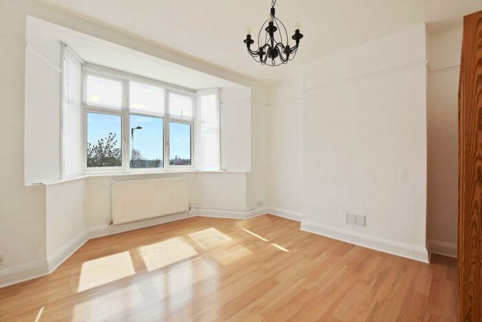 2 Bedroom Apartment To Rent In East End Road London, N2