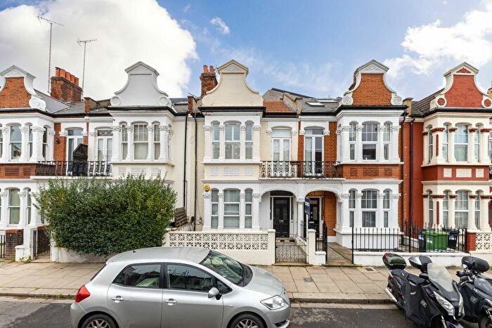 1 Bedroom Flat To Rent In Pennard Road, London, W12