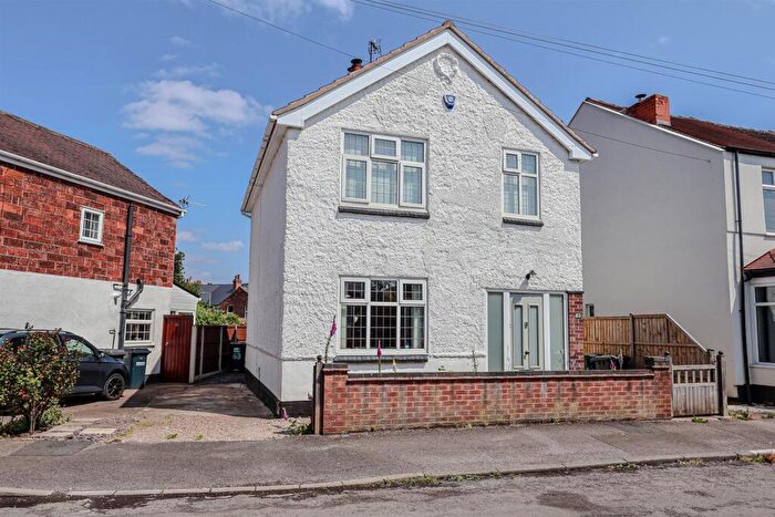 3 Bedroom Detached House For Sale In Second Avenue, Carlton, Nottingham, NG4