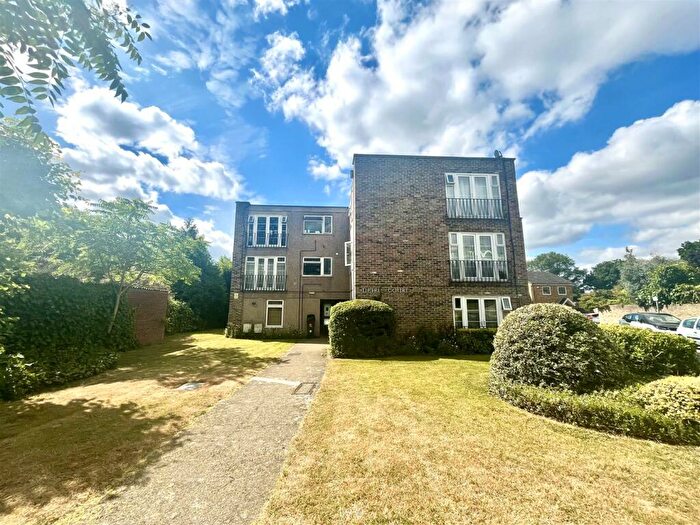 Studio To Rent In Tiptree Drive, Enfield, EN2