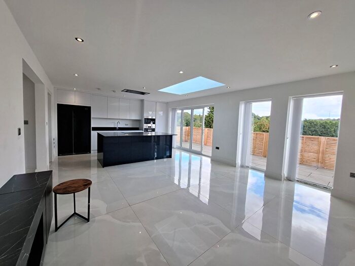5 Bedroom Property To Rent In Hempstead Road, Kings Langley, WD4