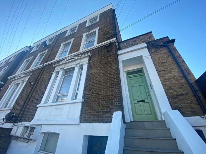 2 Bedroom Flat To Rent In Amersham Road, London, SE14