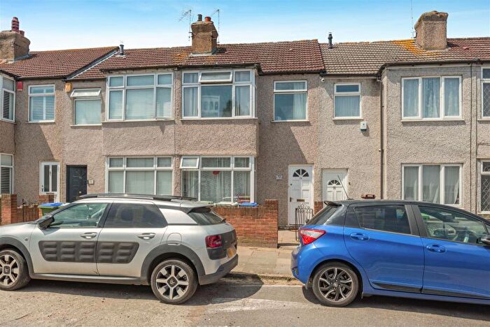 3 Bedroom Terraced House For Sale In Hurst Road, Erith, DA8