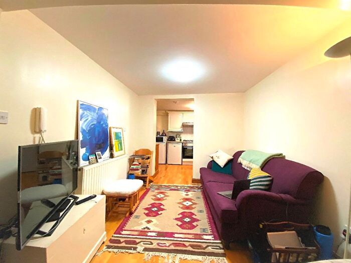 1 Bedroom Flat To Rent In Holloway Road, London, N7