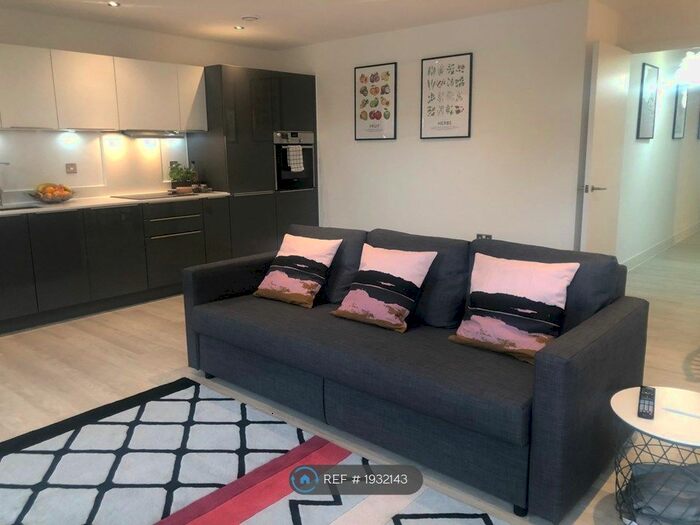 3 Bedroom Flat To Rent In Scholars Court, Cambridge, CB2