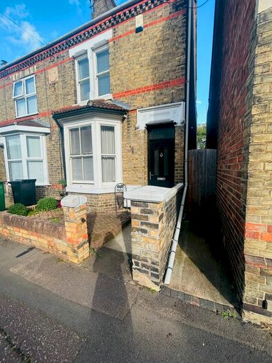 3 Bedroom Semi-Detached House To Rent In Jubilee Street, Woodston, Peterborough, PE2