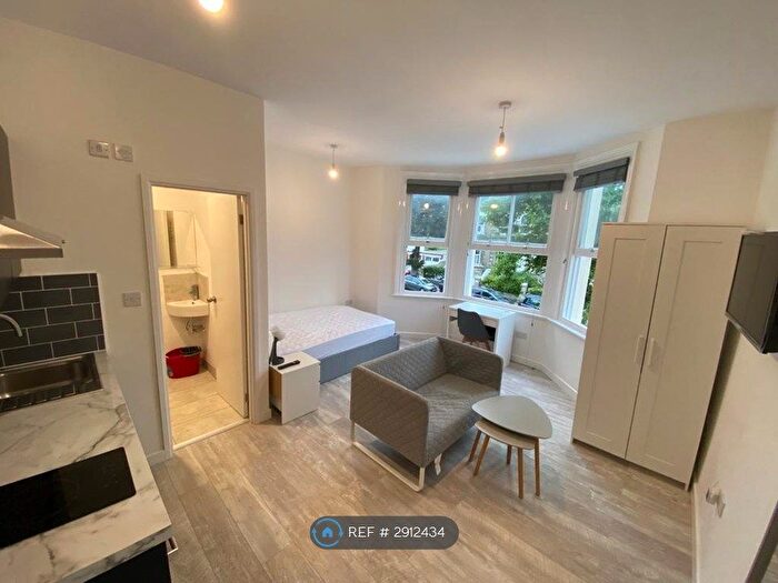 Studio To Rent In Goldstone Villas, Hove, BN3