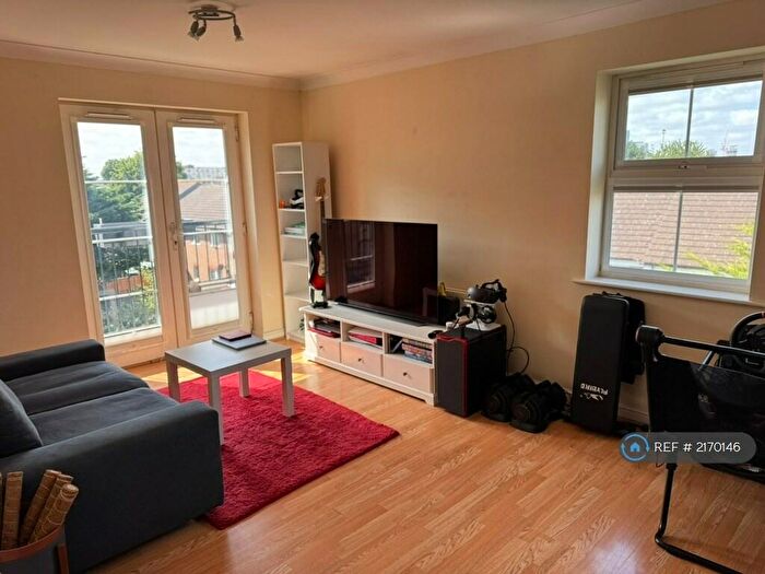 2 Bedroom Flat To Rent In Piper Way, Ilford, IG1