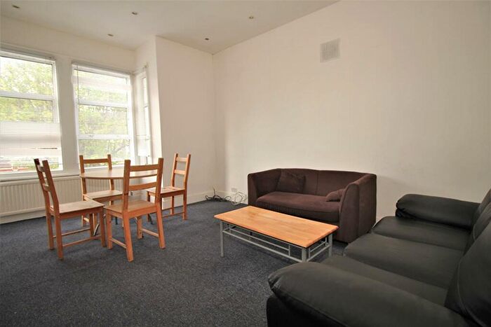 3 Bedroom Flat To Rent In Greenhill Road, London, NW10