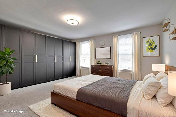 3 Bedroom Semi-Detached House For Sale In Dupree Road, Charlton, London, SE7