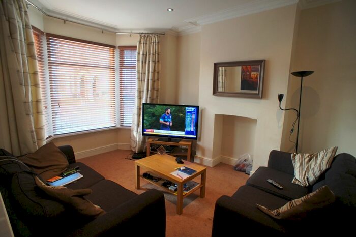 4 Bedroom Terraced House To Rent In Mackintosh Place, Roath, CF24