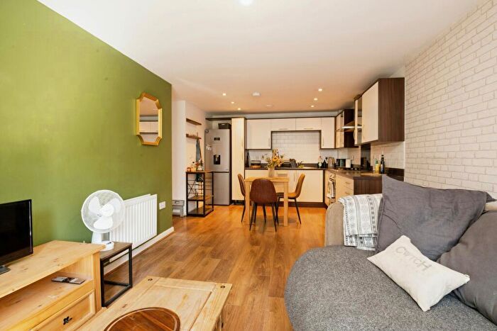 2 Bedroom Apartment To Rent In Ffordd James McGhan, Cardiff Bay, CF11