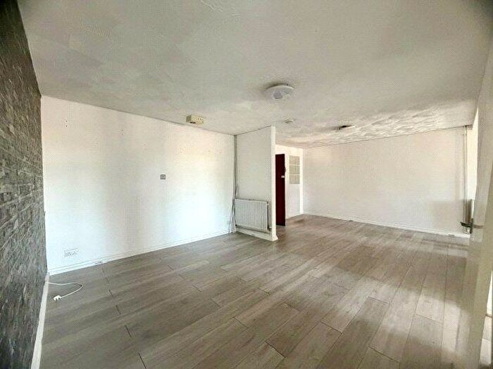 3 Bedroom Flat To Rent In Oaktree Road, Southampton, Hampshire, SO18