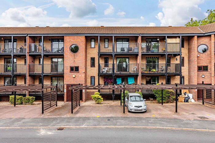 1 Bedroom Flat To Rent In Castle Gardens, Nottingham, NG7