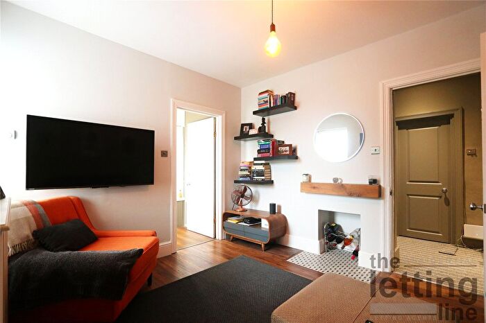 1 Bedroom Maisonette To Rent In Lea Road, Enfield, Middlesex, EN2