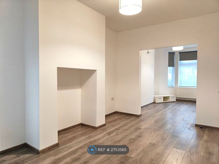 3 Bedroom Terraced House To Rent In Burton Avenue, Doncaster, DN4