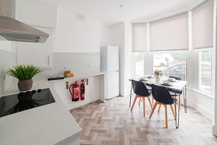 4 Bedroom Detached House To Rent In Hucknall Road, Nottingham, Nottinghamshire, NG5
