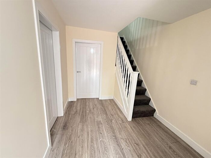 4 Bedroom Semi-Detached House To Rent In Woodwards Road, Walsall, WS2
